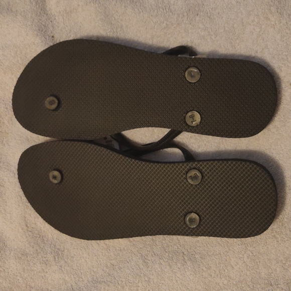 Three Pairs of Old Navy Flip Flops - Picture 5 of 7